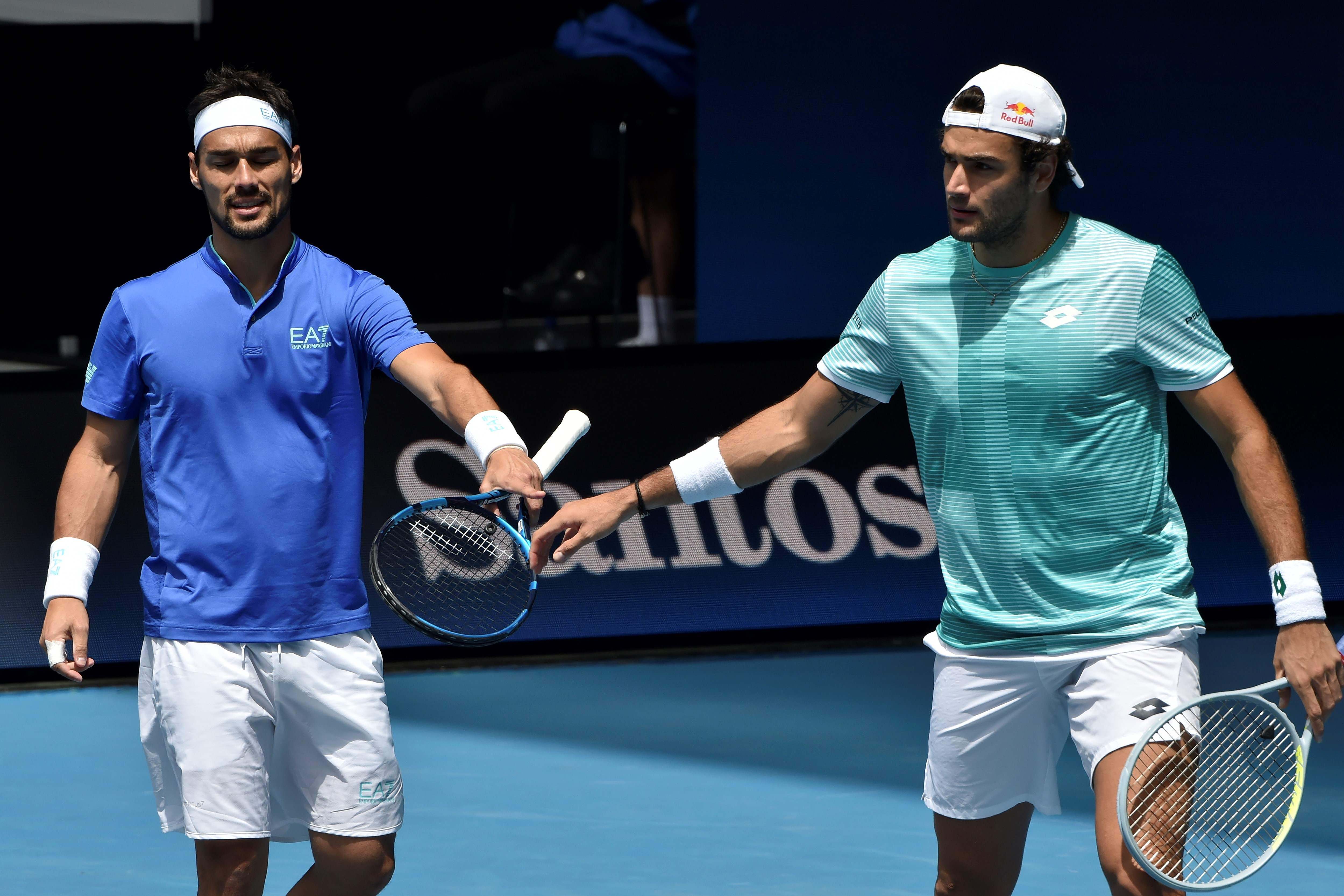 Fabio Fognini (kiri) dan Matteo Berrettini.