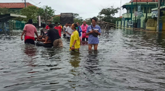 Banjir Pekalongan Masih Tinggi Seluruh Kekuatan Turun Membantu Warga.
