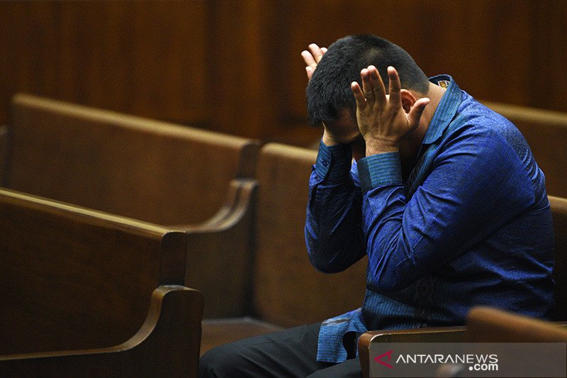 Terdakwa kasus dugaan suap di PN Jakarta Utara Rohadi menunggu dimulainya sidang lanjutan di Pengadilan Tipikor, Jakarta Pusat.