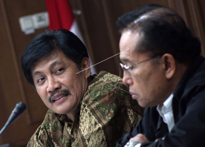 Tersangka kasus Asabri Lukman Purnomosidi (kiri)