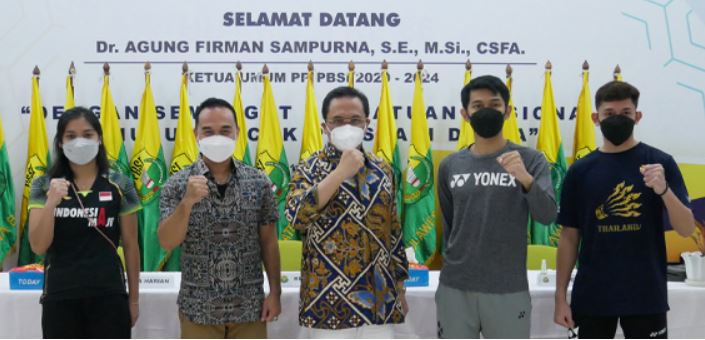Ketua Umum PBSI Agung Firman Sampurna saat melakukan kunjungan ke pelatnas Cipayung.