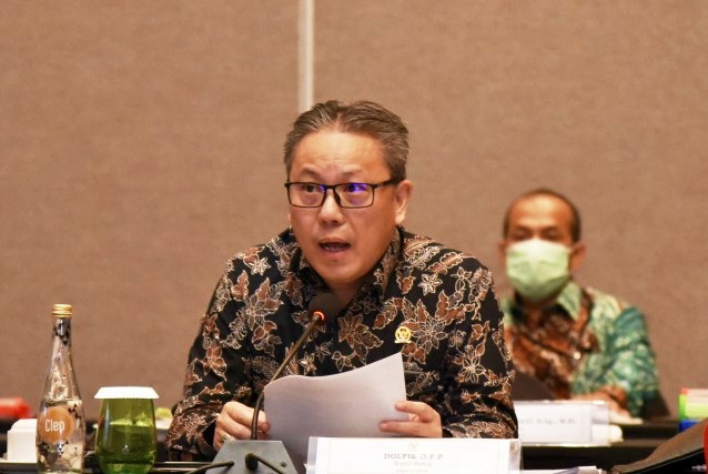 Wakil Ketua Komisi XI DPR RI Dolfie O.F.P. di Surabaya, Jatim, Senin (15/2).
