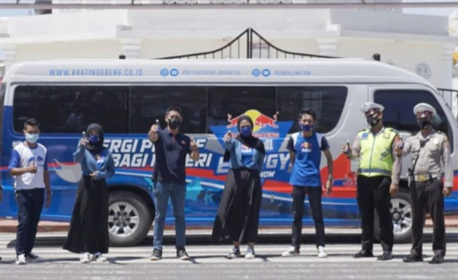 Kratingdaeng Red Bull melakukan sosialisasi gerakan 5M dan membagikan setengah juta masker ke berbagai wilayah di Indonesia. 