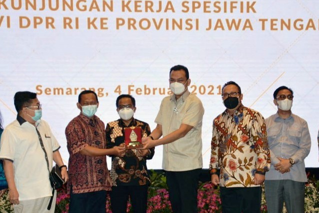 Wakil Ketua Komisi VI DPR RI Martin Maurung saat memimpin tim kunker spesifik ke Semarang, Jawa Tengah, Kamis (4/2/2021).