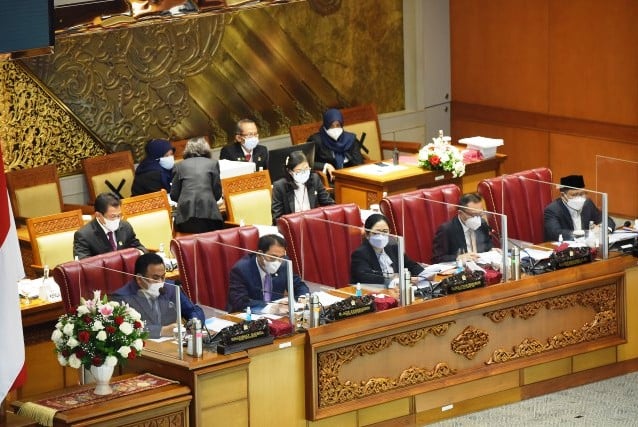 Wakil Ketua DPR RI Sufmi Dasco Ahmad (dua dari kanan) dalam Rapat Paripurna DPR RI di Gedung DPR RI, Senayan, Jakarta, Rabu (10/2/2021).