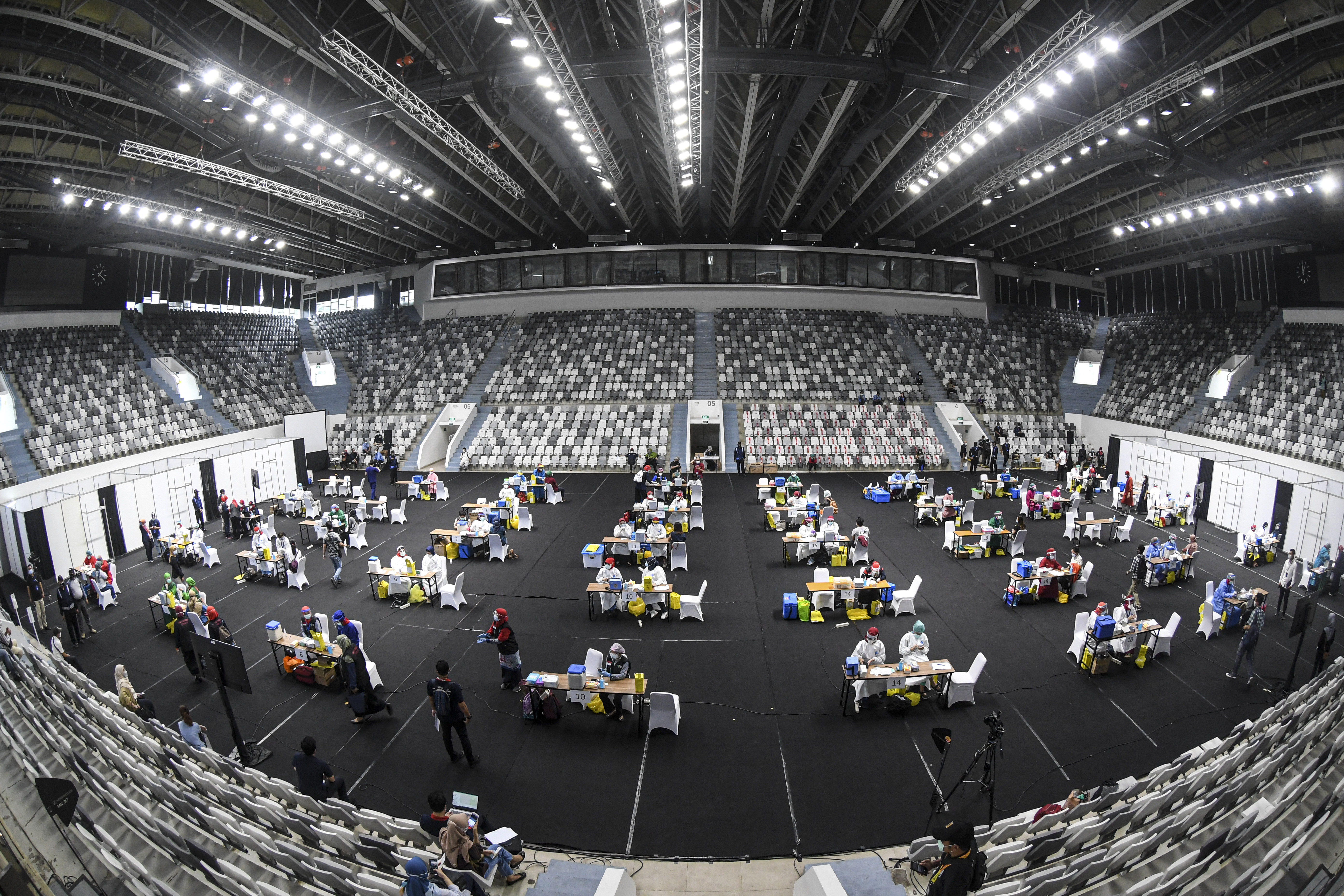 Dinkes DKI Gelar Vaksinasi Covid-19 Bagi Nakes Secara Masif