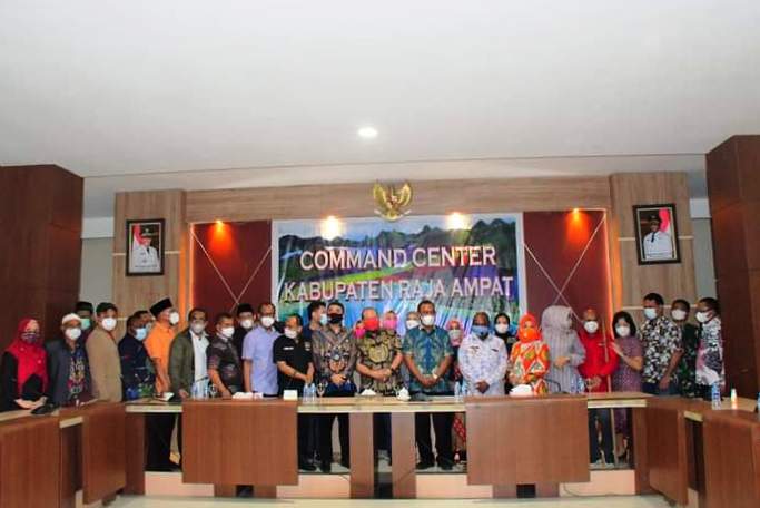 Anggota DPD RI dan Bupati Raja Ampat.