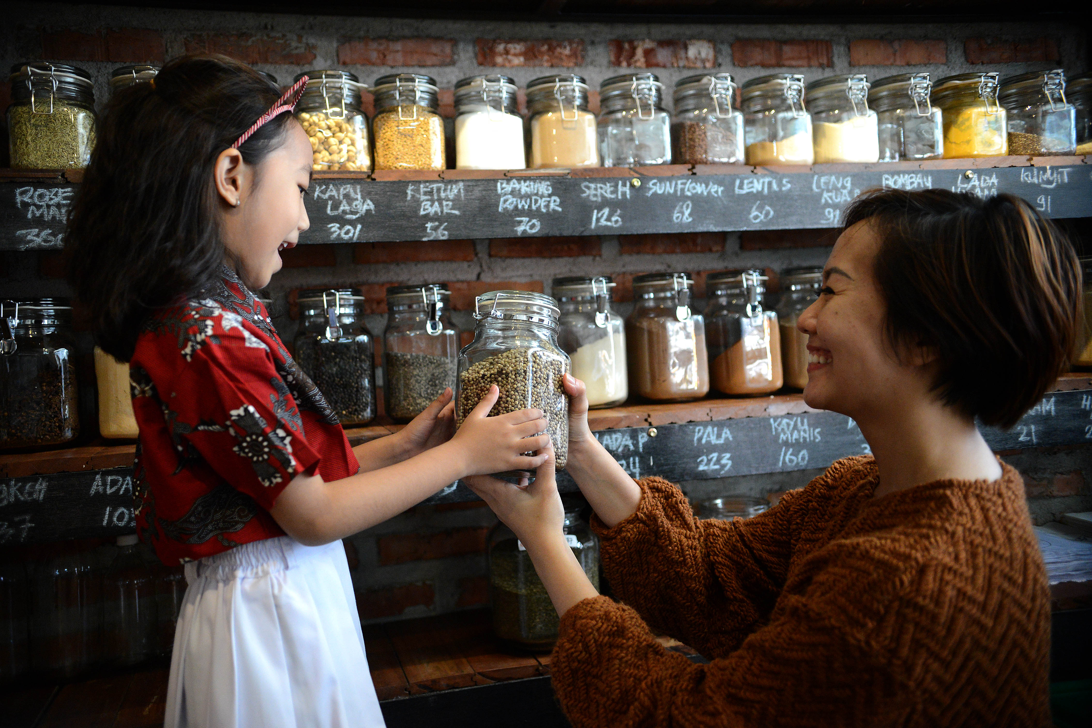 Saruga Package Free Shopping Store, toko dengan konsep zero waste di Bintaro, Jakarta.