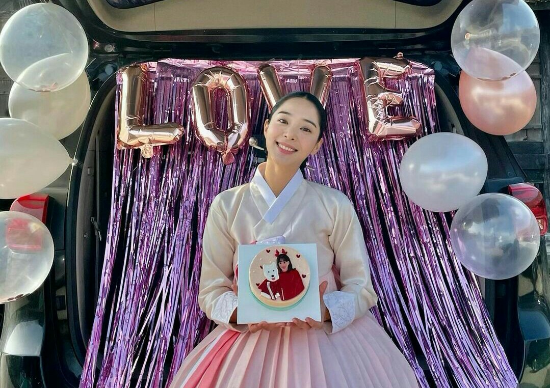 Seol In Ah memerankan sosok Jo Hwa Jin, selir Agung Raja Cheoljong dalam drama Mr Queen