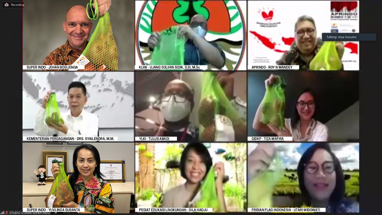 Dialog online  bertajuk  New  Ways  of  Shopping:  Rethink  &  Reuse 