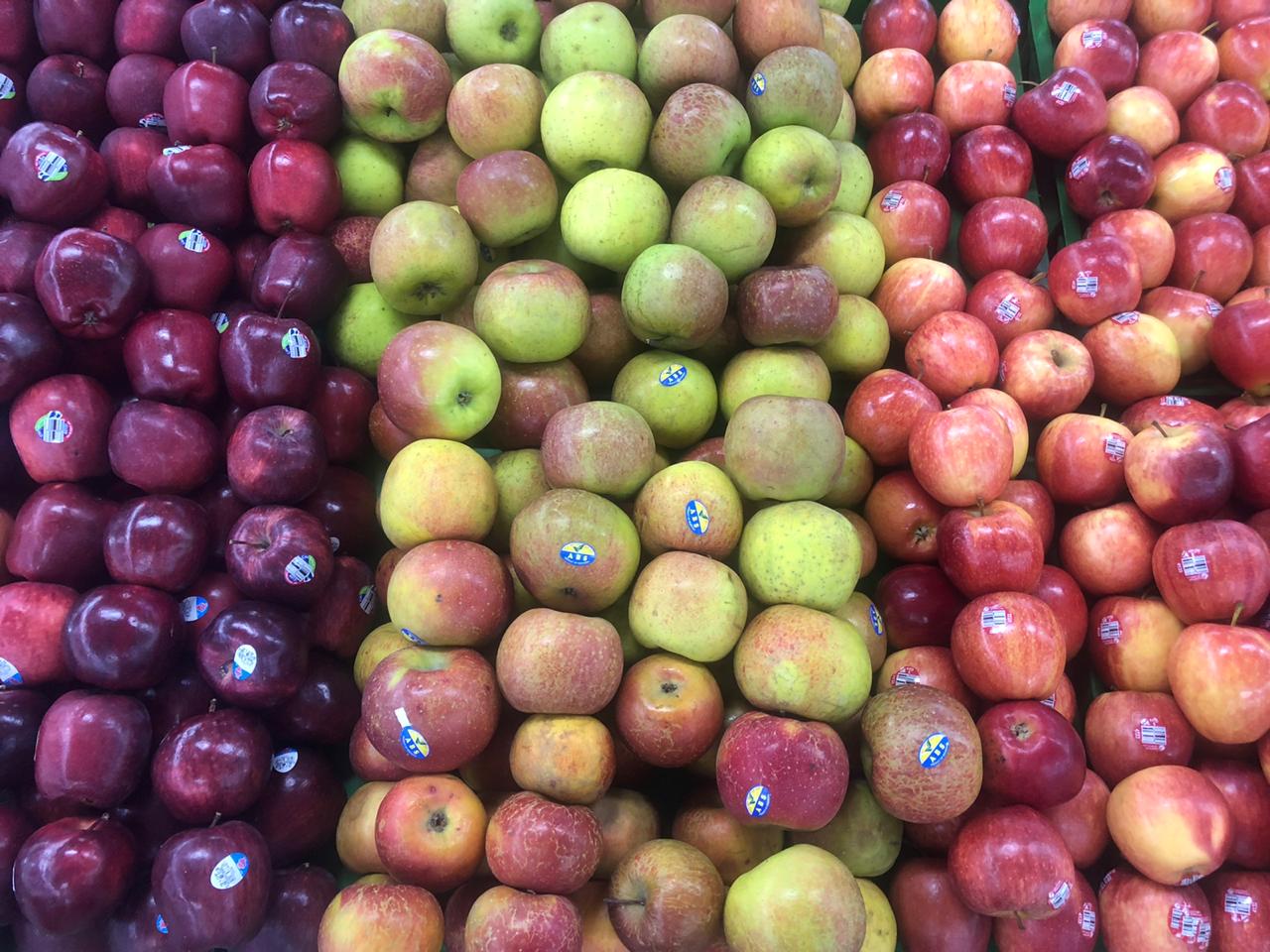 Buah-buahan dipercaya memiliki kandungan vitamin yang dibutuhkan tubuh manusia.