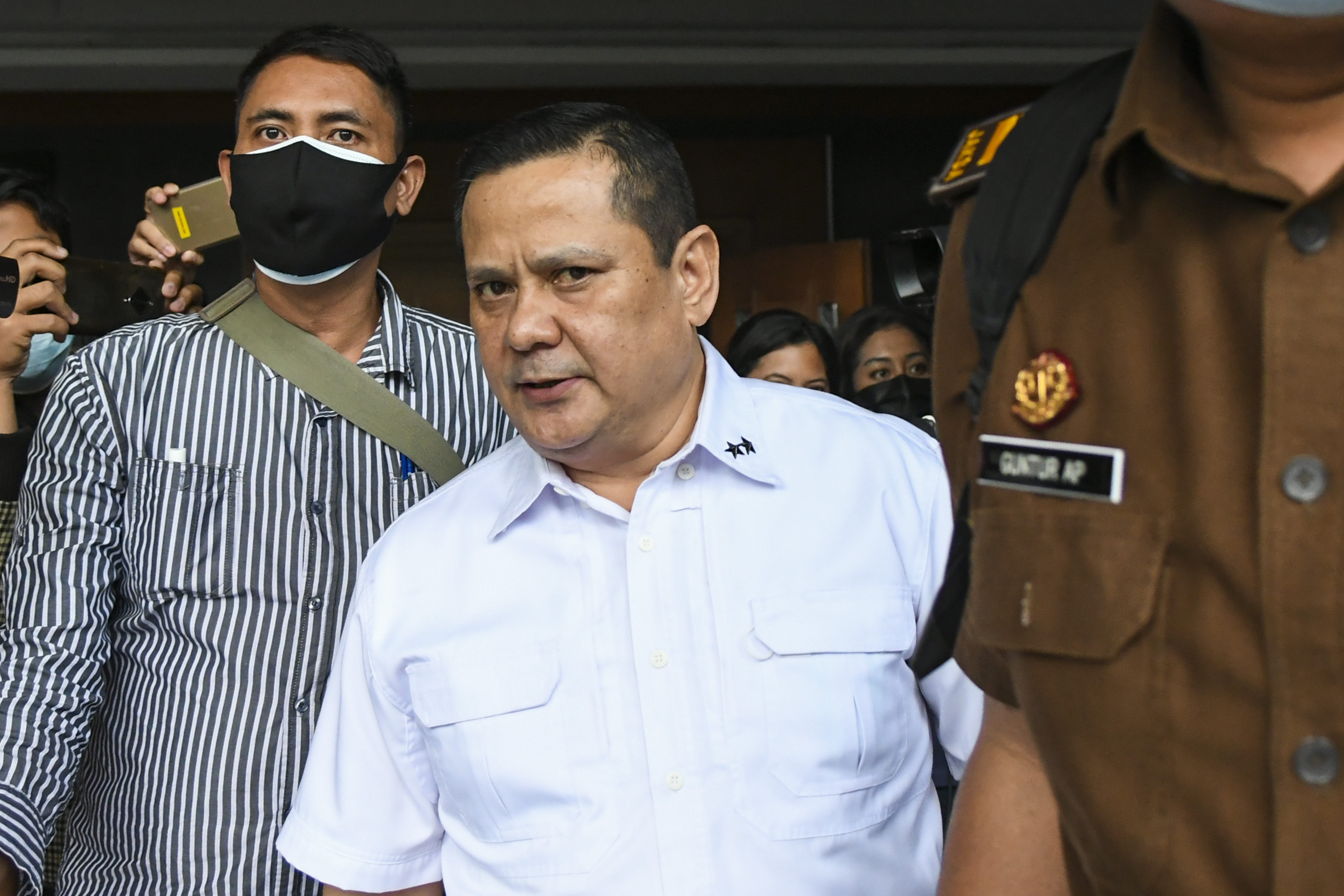 Irjen Napoleon Bonaparte (baju putih) terdakwa kasus korupsi penghapusan nama Joko Tjandra dari daftar pencarian orang (DPO)