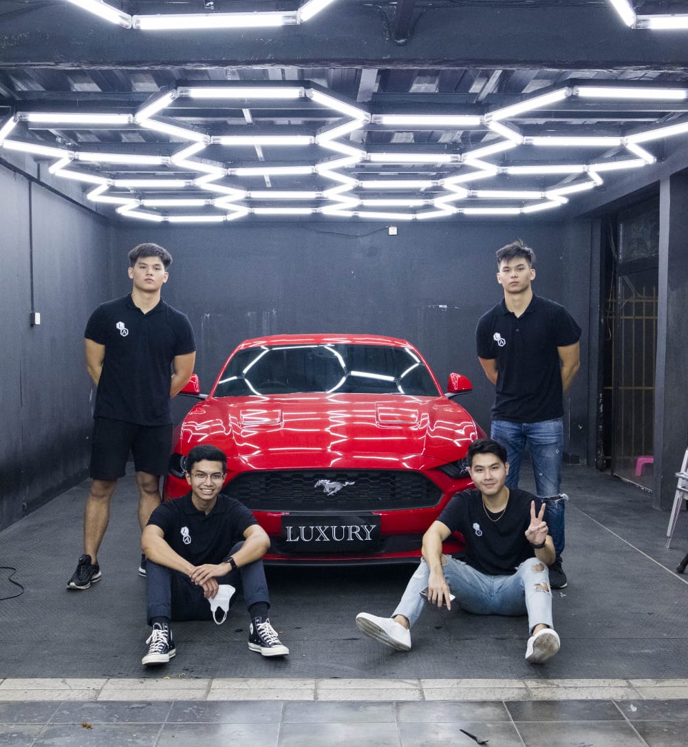 Empat pebisnis muda yang membuka usaha autodetailer Luxury Autocare di Gading Serpong, Tangerang.