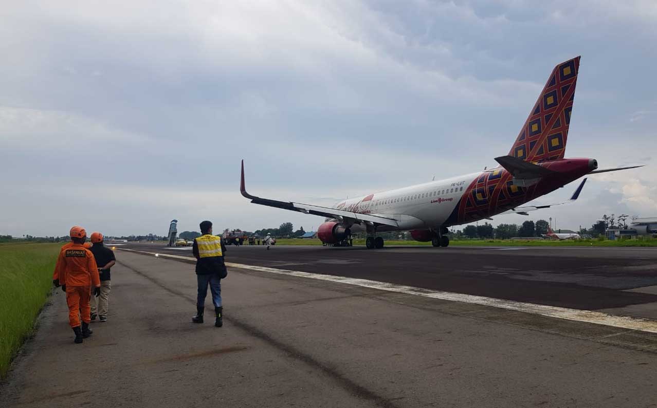 Pesawat Batik Air melakukan pendaratan darurat di Jambi