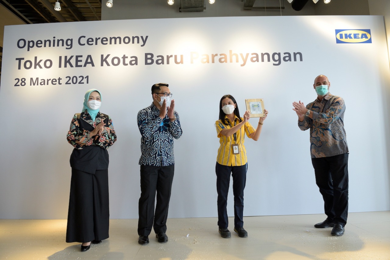 Gubernur Jawa Barat Ridwan Kamil saat hadir dalam pembukaan Toko IKEA Kota Baru Parahyangan