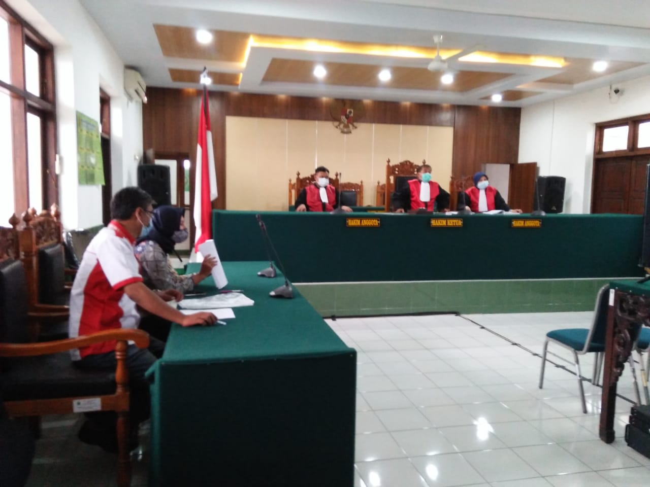 Suasana sidang warga Kota Tegal Gugat PT KAI di PN Kota Tegal, Jawa Tengah, Kamis (4/3).