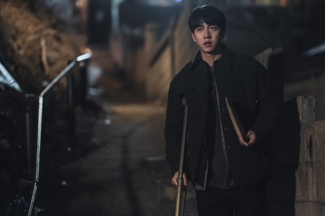 Lee Seung Gi memerankan sosok polisi Jung Ba Reum di drama Mouse.