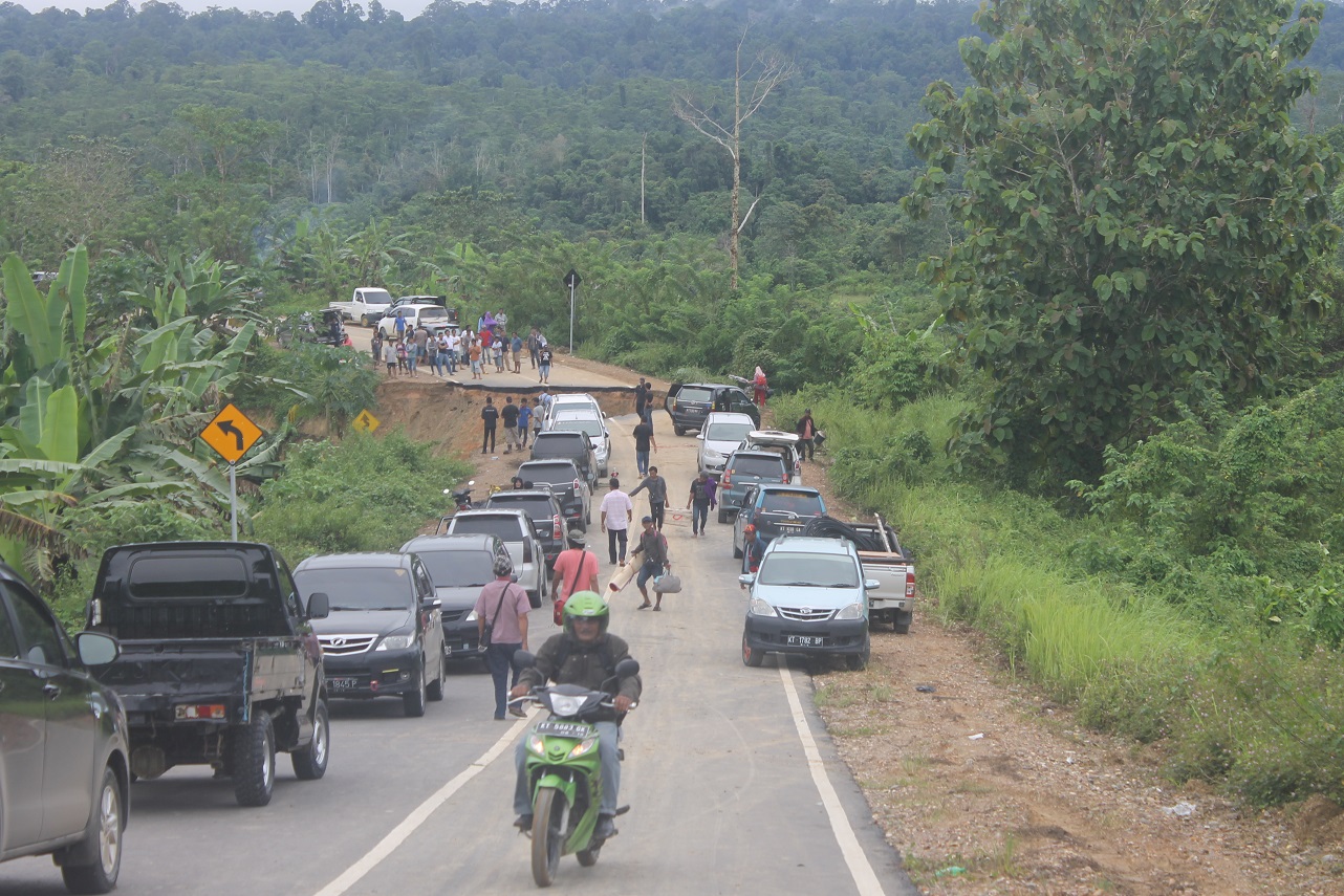 Jalan trans yang menghubungkan Kaltara dan Kaltim