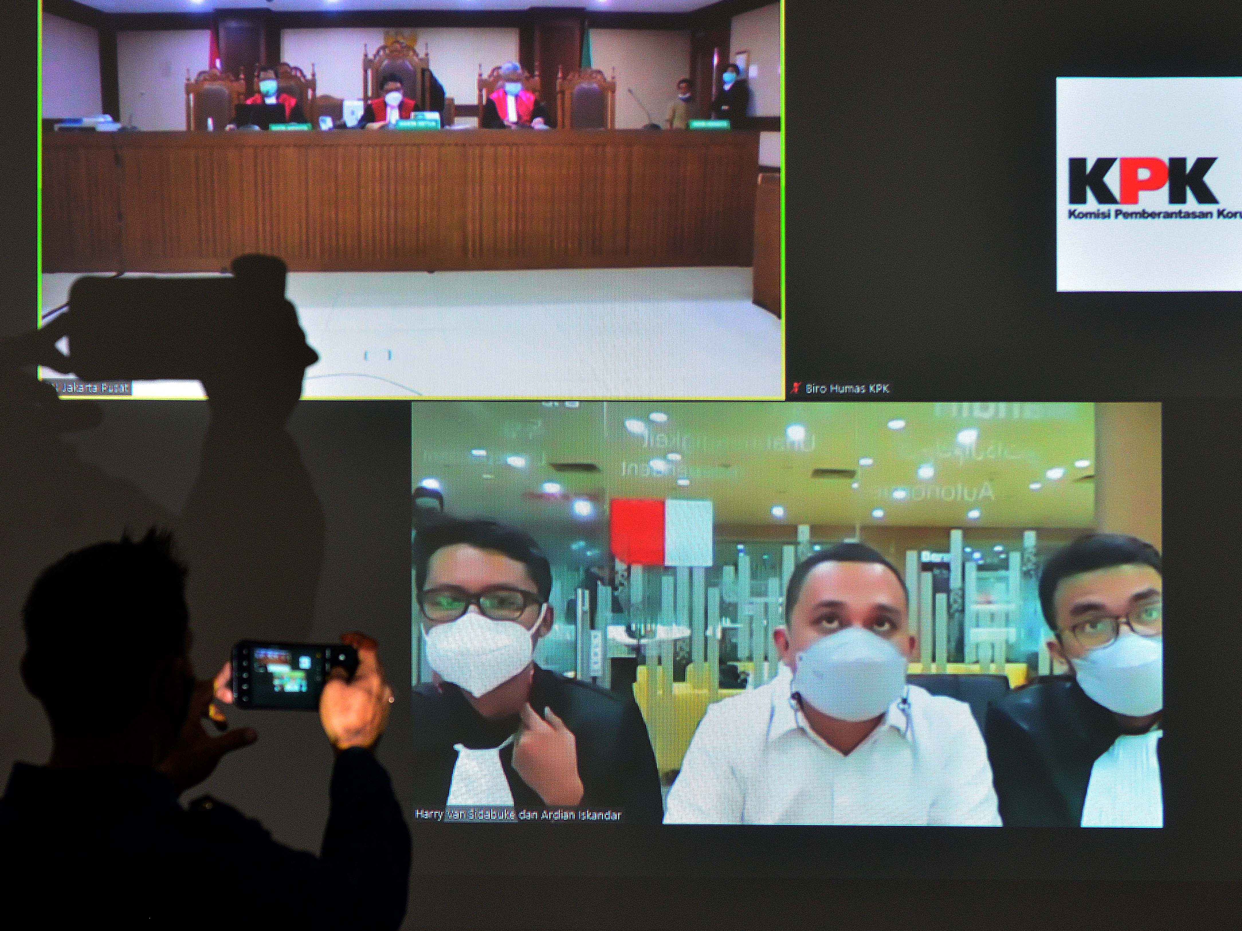 Persidangan kasus krupsi bansos