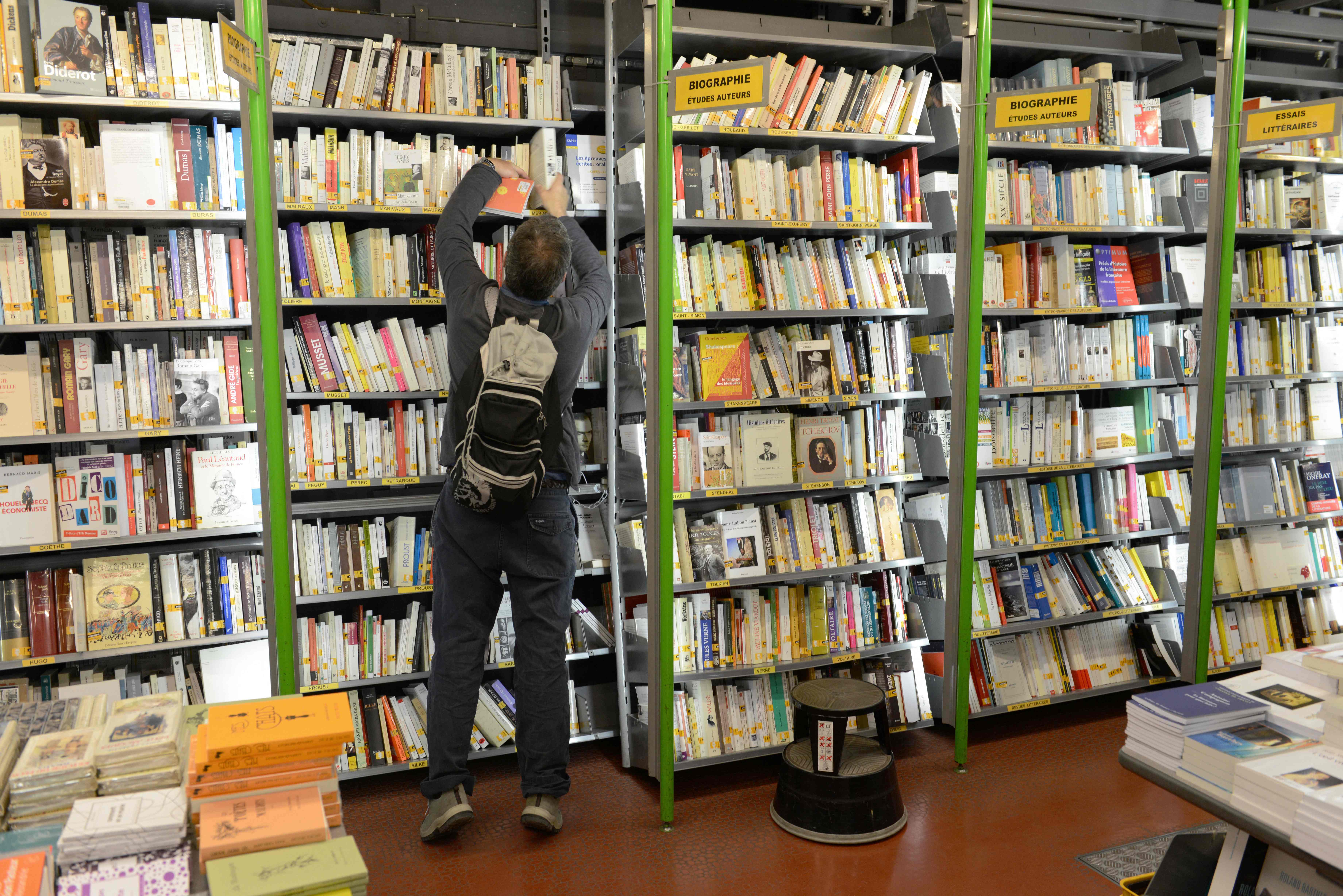 Salah satu toko buku milik Gibert Jeune di Saint-Michel, Paris.