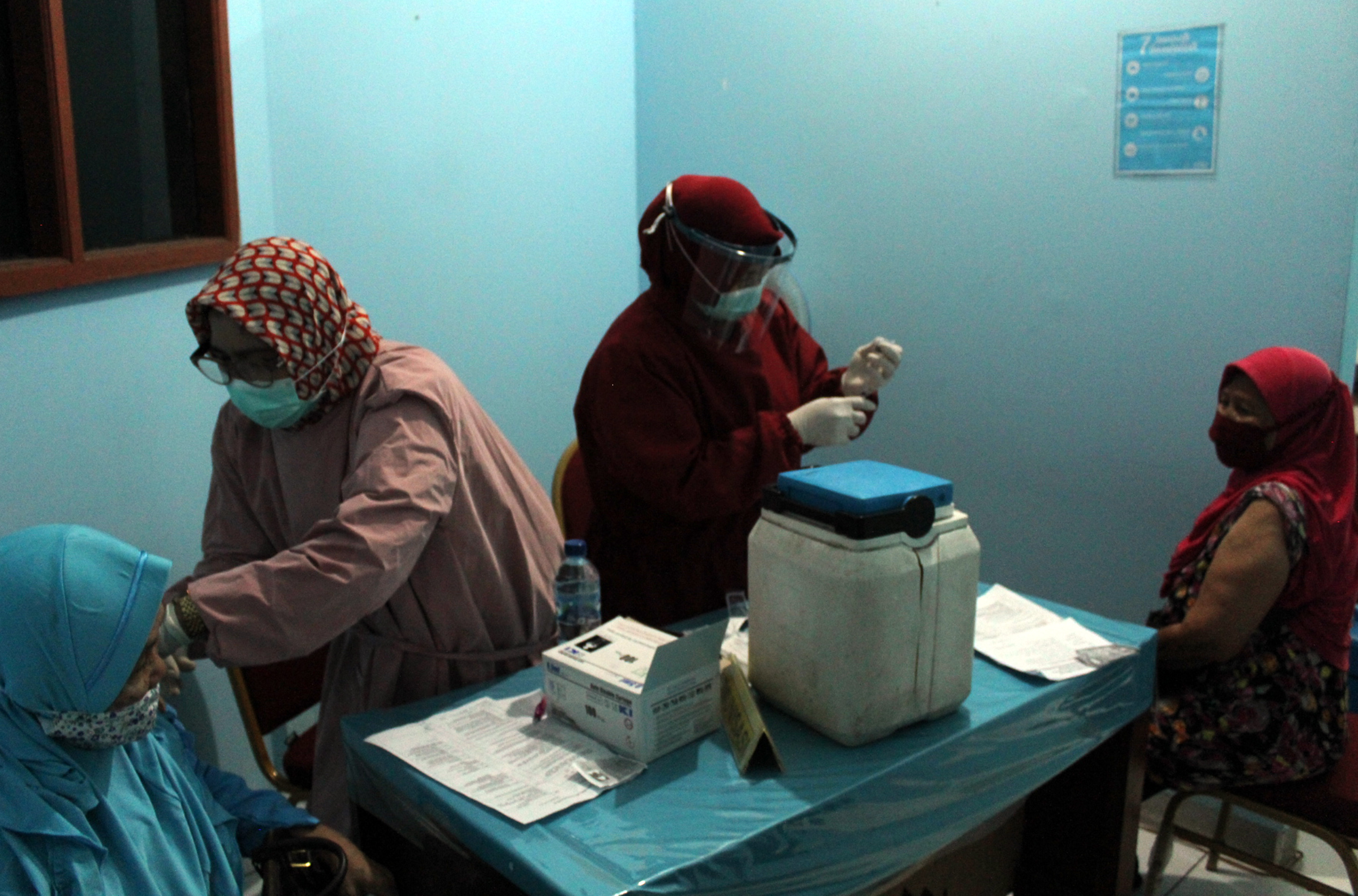 Iluni UI Gelar Vaksinasi Untuk Alumni Lansia