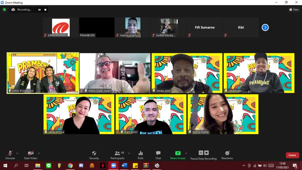 Para penyiar dan kru Prambors.