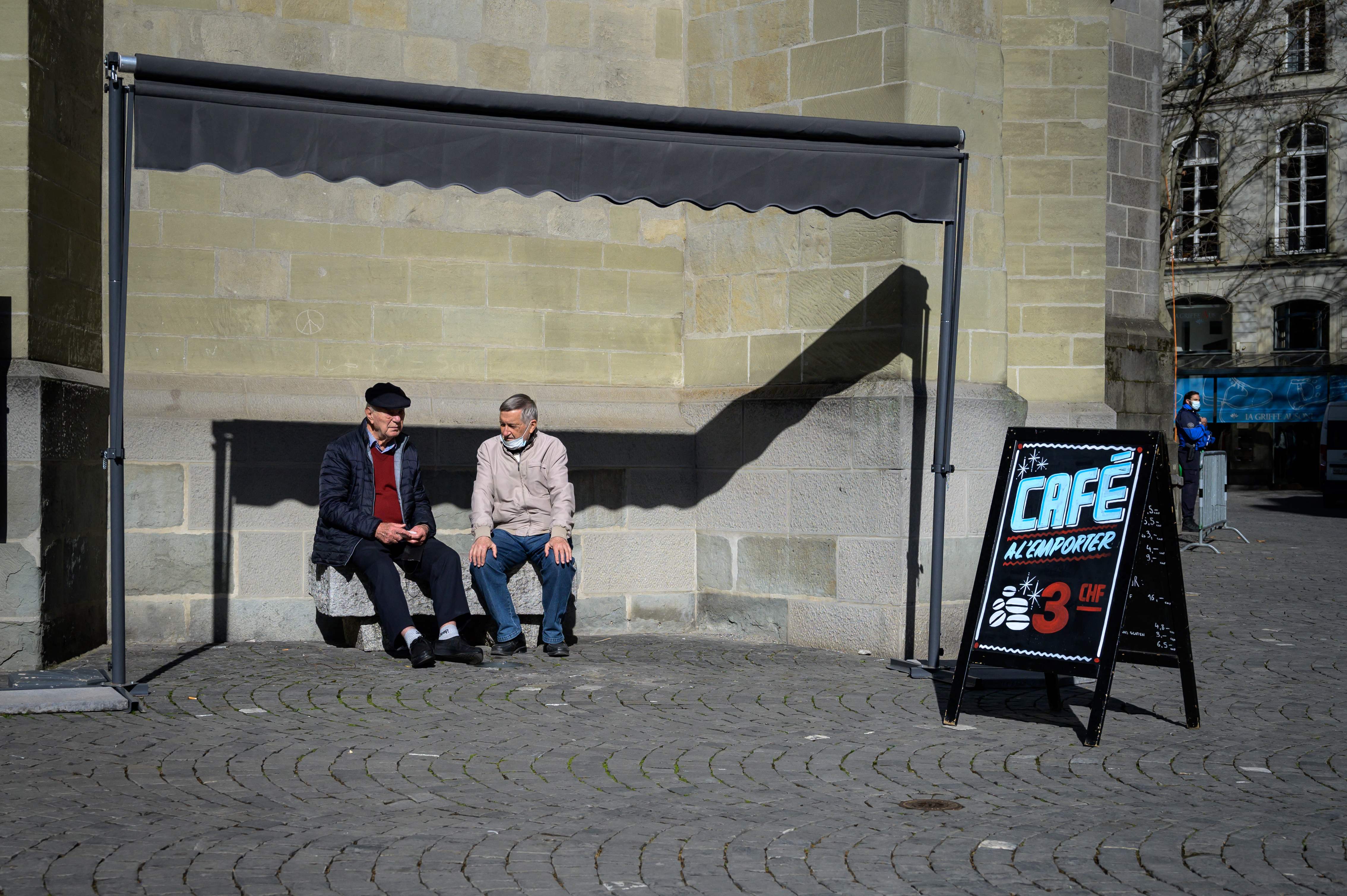 Swiss Keluarkan AS dan Inggris dari Daftar Karantina Covid-19