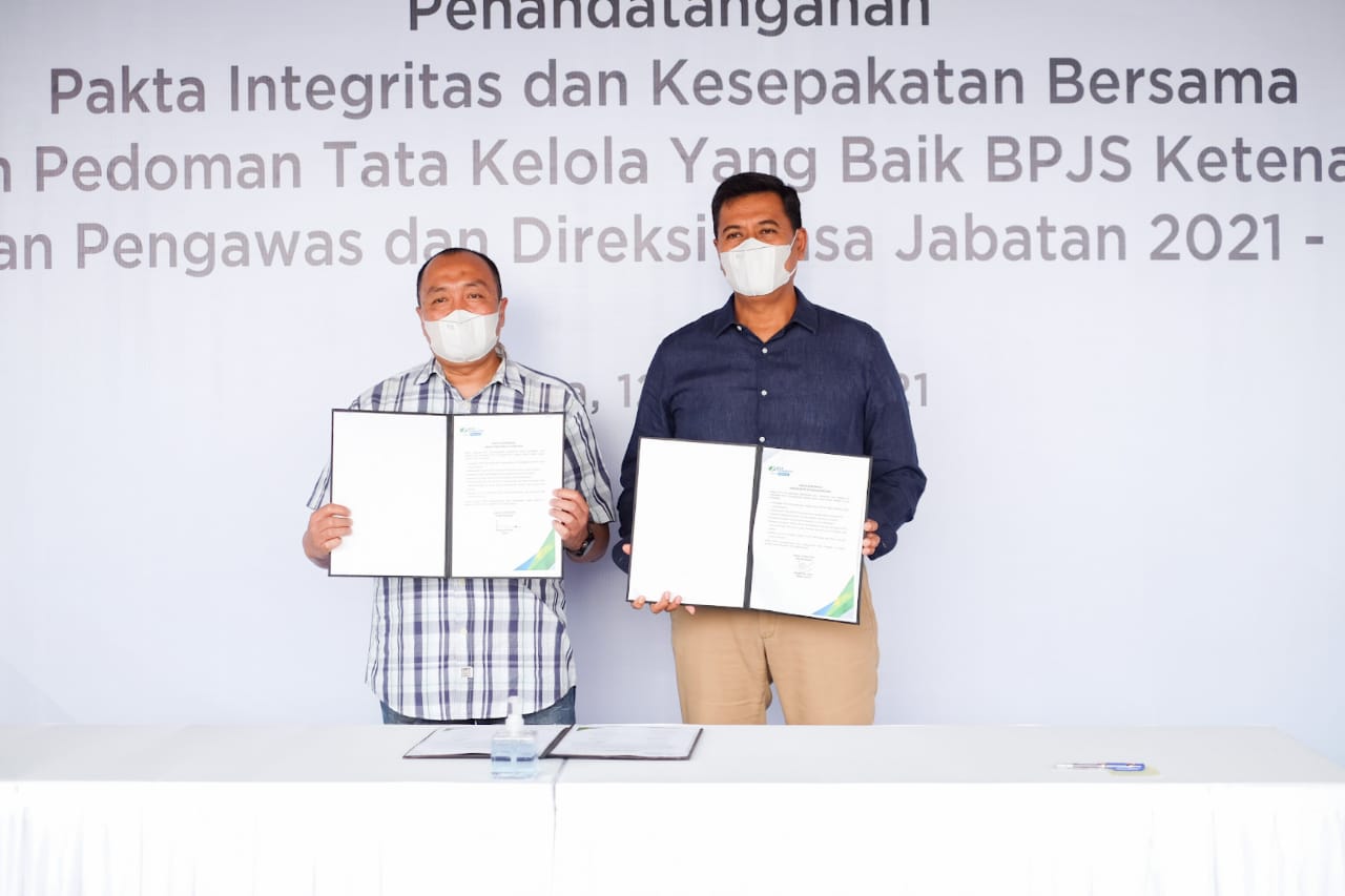 Direksi dan Dewan Pengawas (Dewas) BPJAMSOSTEK bertemu dan menandatangani kesepakatan yang tertuang dalam Pakta Integritas.