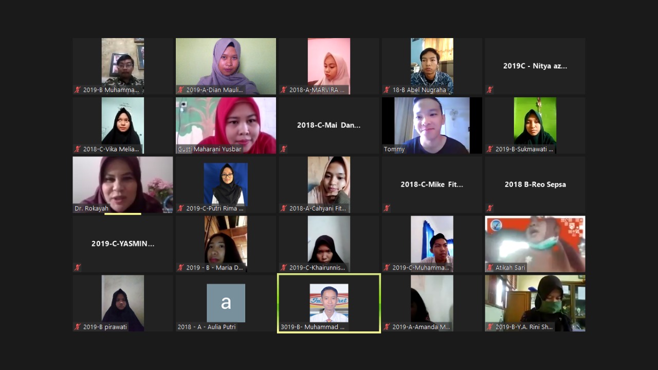 Proses pembelajaran jarak jauh melalui aplikasi zoom meeting.