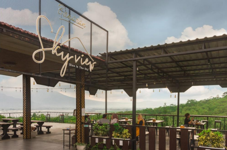 Sky View Restaurant di Kapoeng Kopi Banaran, Semarang, Jawa Tengah.