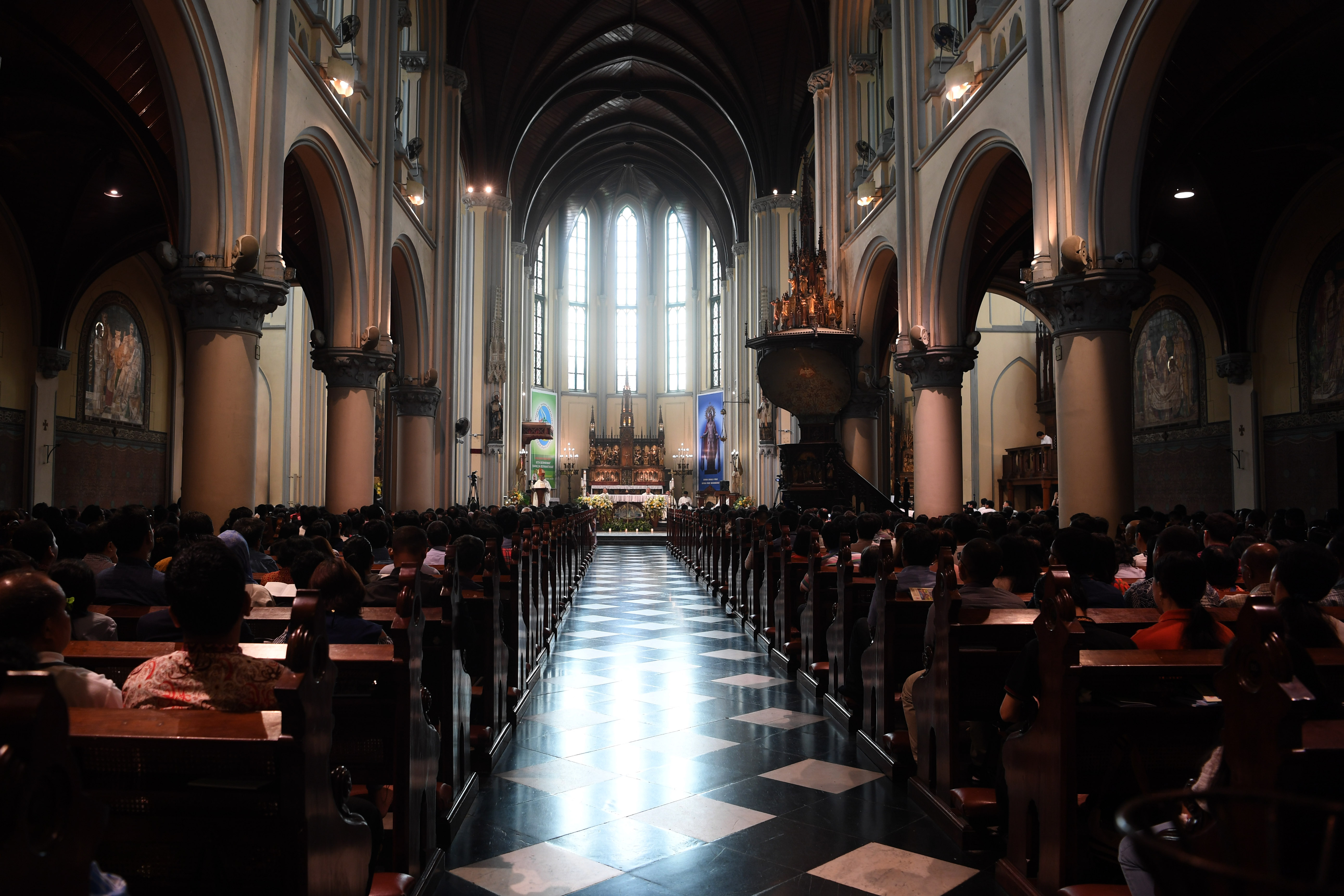Ilustrasi--Umat Katolik mengikuti Misa Paskah di Gereja Katedral Jakarta, 2019 lalu.