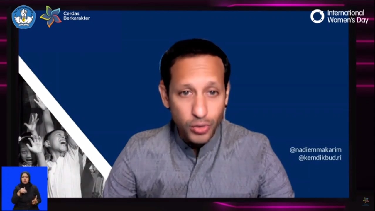  Mendikbud Nadiem Anwar Makarim saat webinar peringatan Hari Perempuan Internasional, Senin (8/3). 