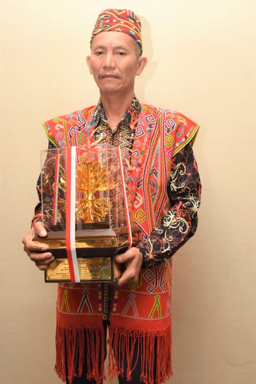 Raymundus Remang, 54, Kepala Desa Batu Lintang, Kecamatan Embaloh Hulu, Kalimantan Barat penerima Piala Kalpataru 2019.