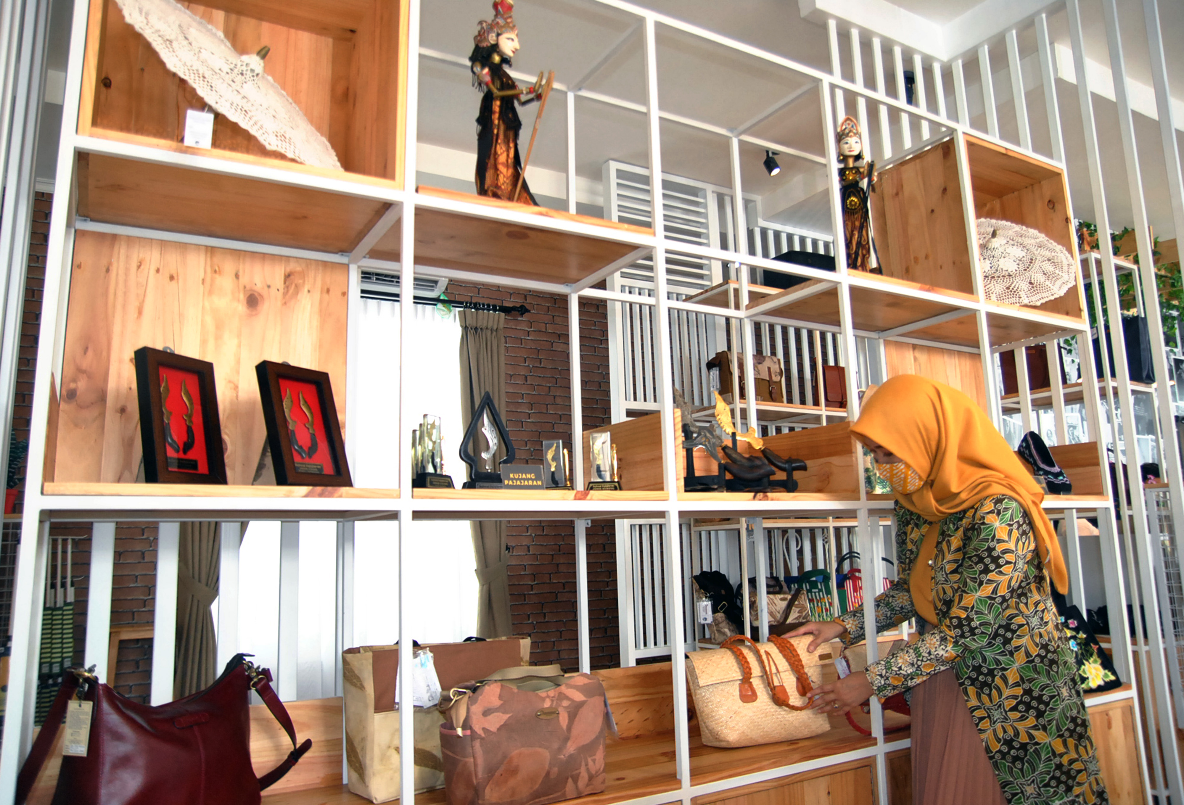 Daleri kerajinan dan UKM Dekranasda Kota Bogor