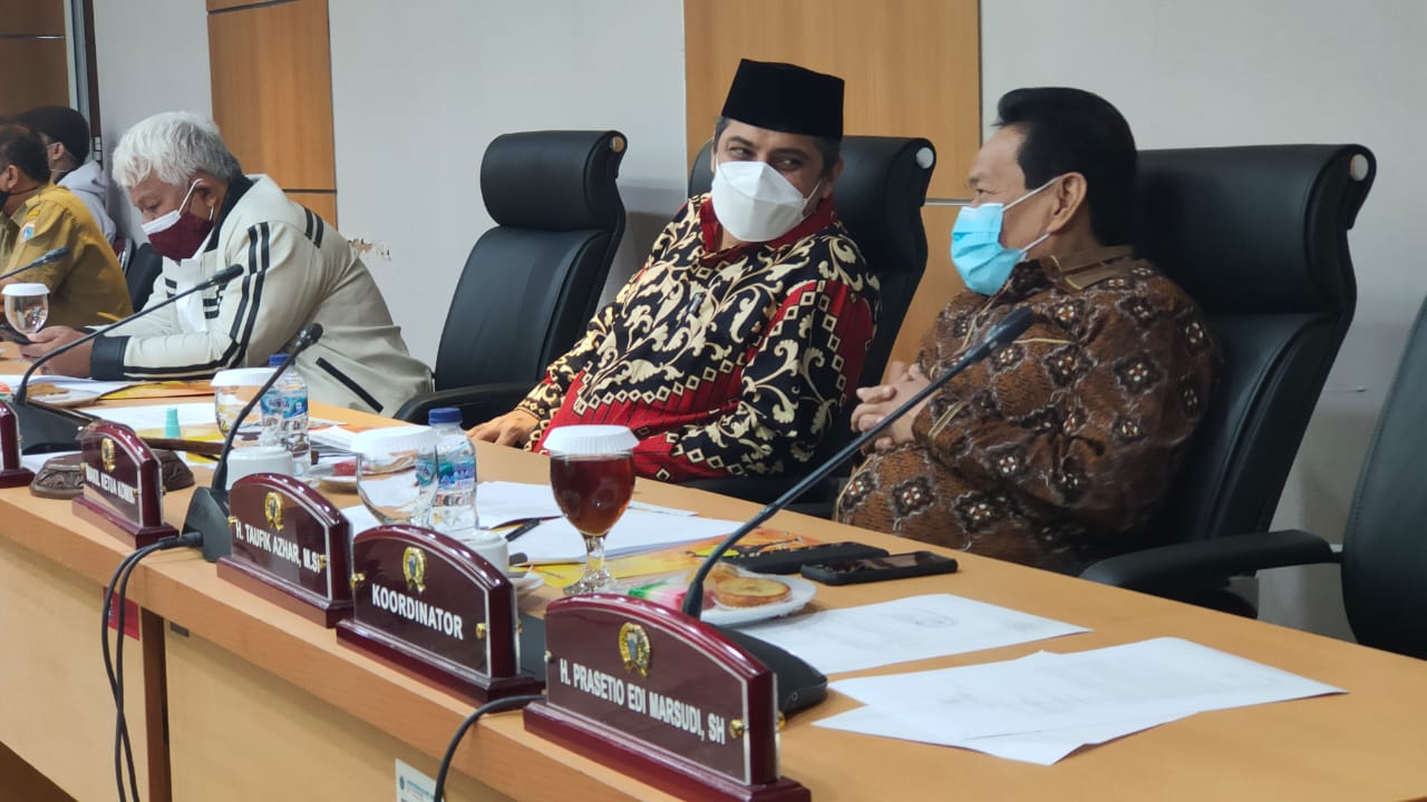 Unsur pimpinan Komisi B DPRD DKI saat menerima audiensi