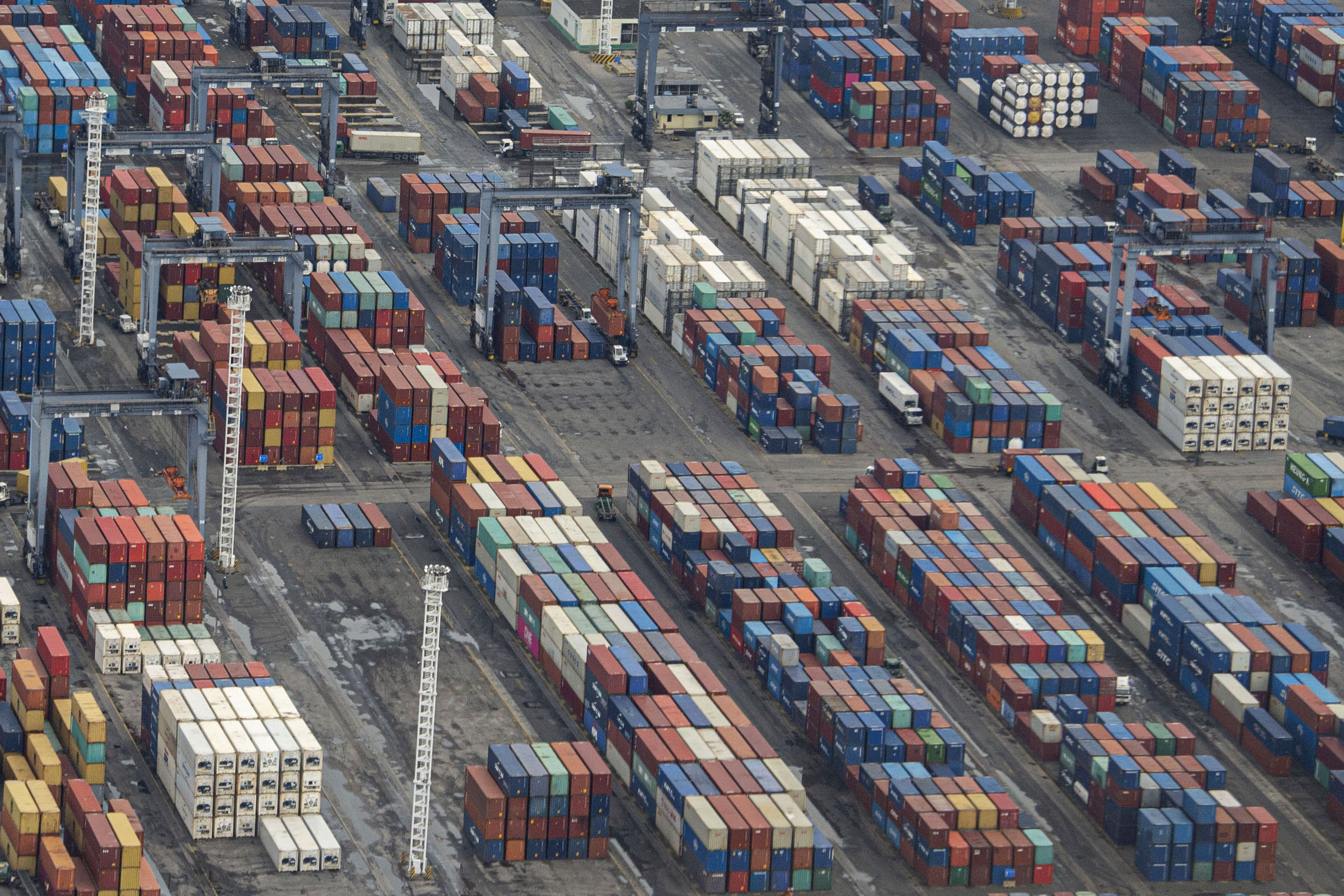 Suasana di Pelabuhan Tanjung Priok, Jakarta Utara.