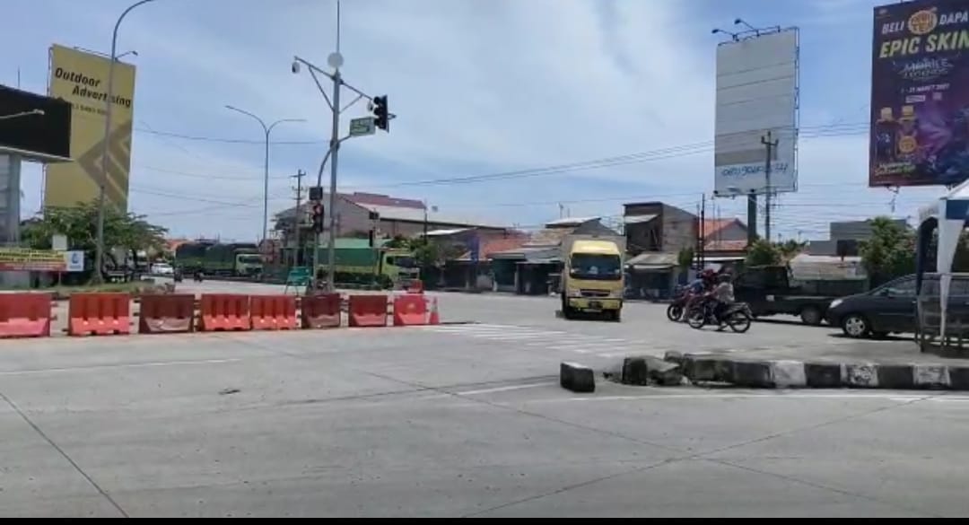 Pintu keluar tol Brebes salah satu titik pengawasan tilang elektronik dengan kamera CCTV.