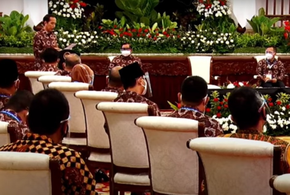 Presiden Joko Widodo membuka Munas V Asosiasi Pemerintah Kabupaten Seluruh Indonesia (Apkasi) di Istana Negara, Jakarta, Jumat (26/3).
