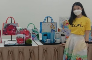 Desainer muda, Aimee Mihardja.