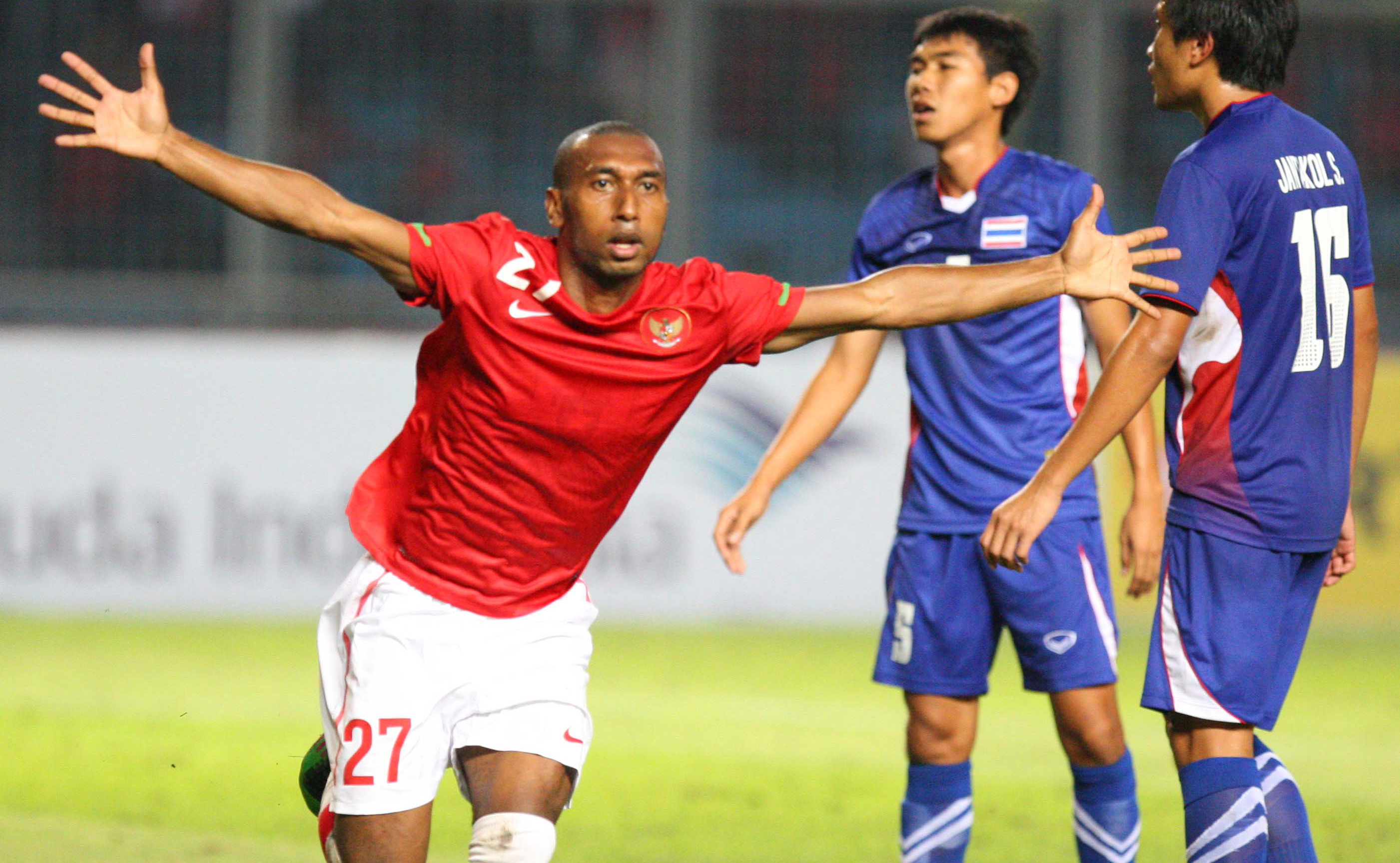 Aksi selebrasi Patrich Wanggai (kiri) saat membela Timnas Garuda. 