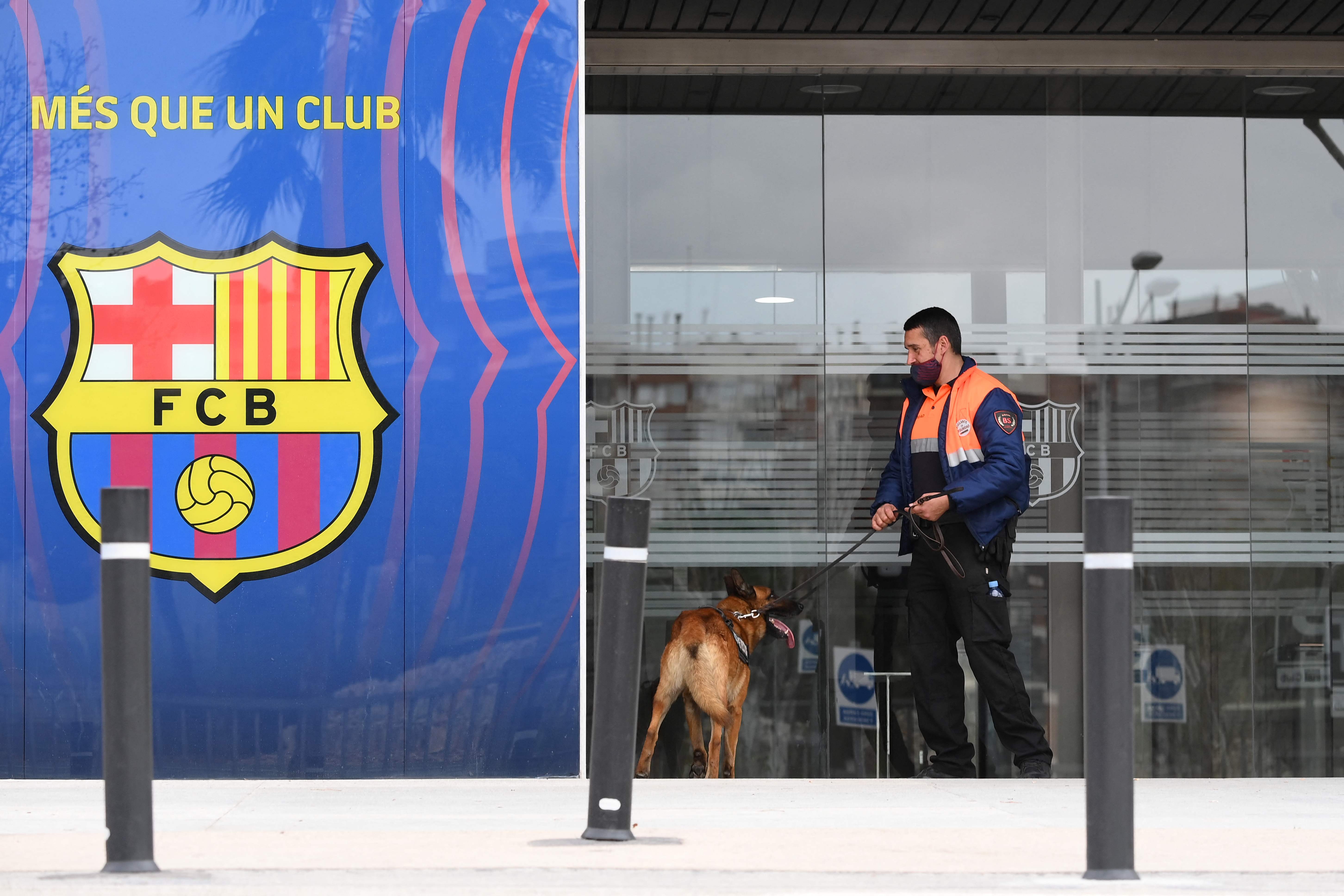 Penggeledahan di kantor Manajemen Barcelona, Spanyol