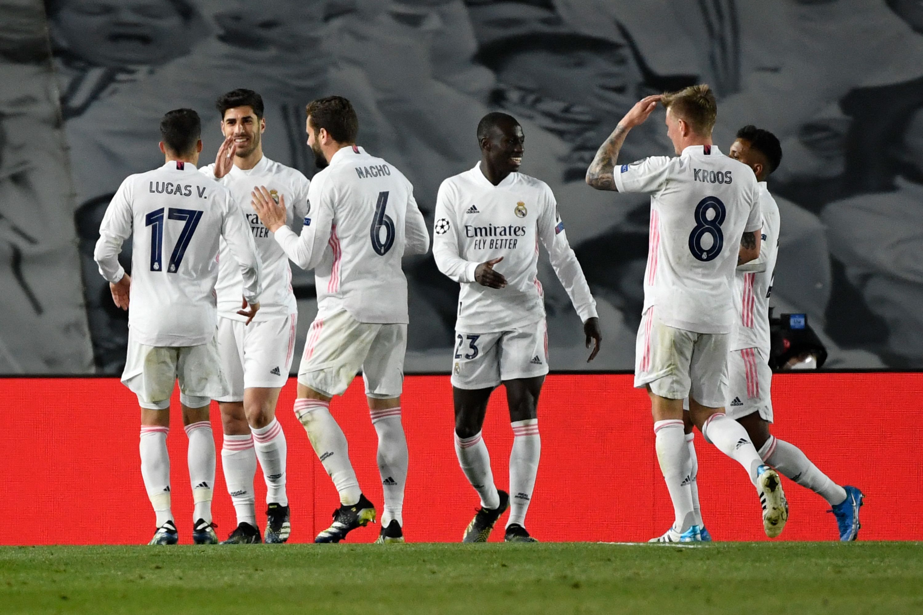 Para pemain Real Madrid melakukan selebrasi usai mencetak gol ke gawang lawan.
