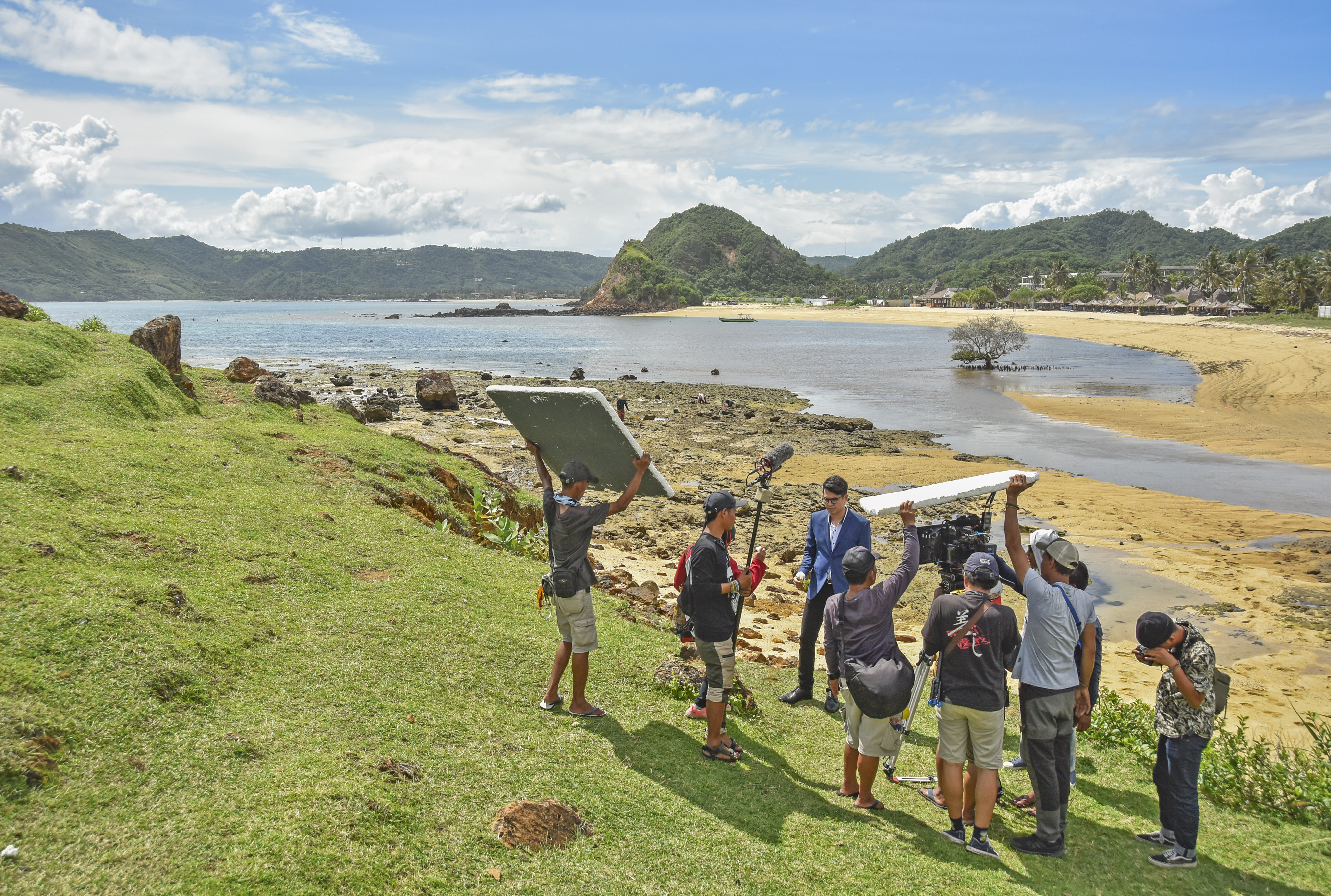 Suasana syuting film ÒAKADÓ di Lombok Tengah, NTB. Pemerintah akan prioritaskan vaksinasi covid-19 untuk insan perfilman.