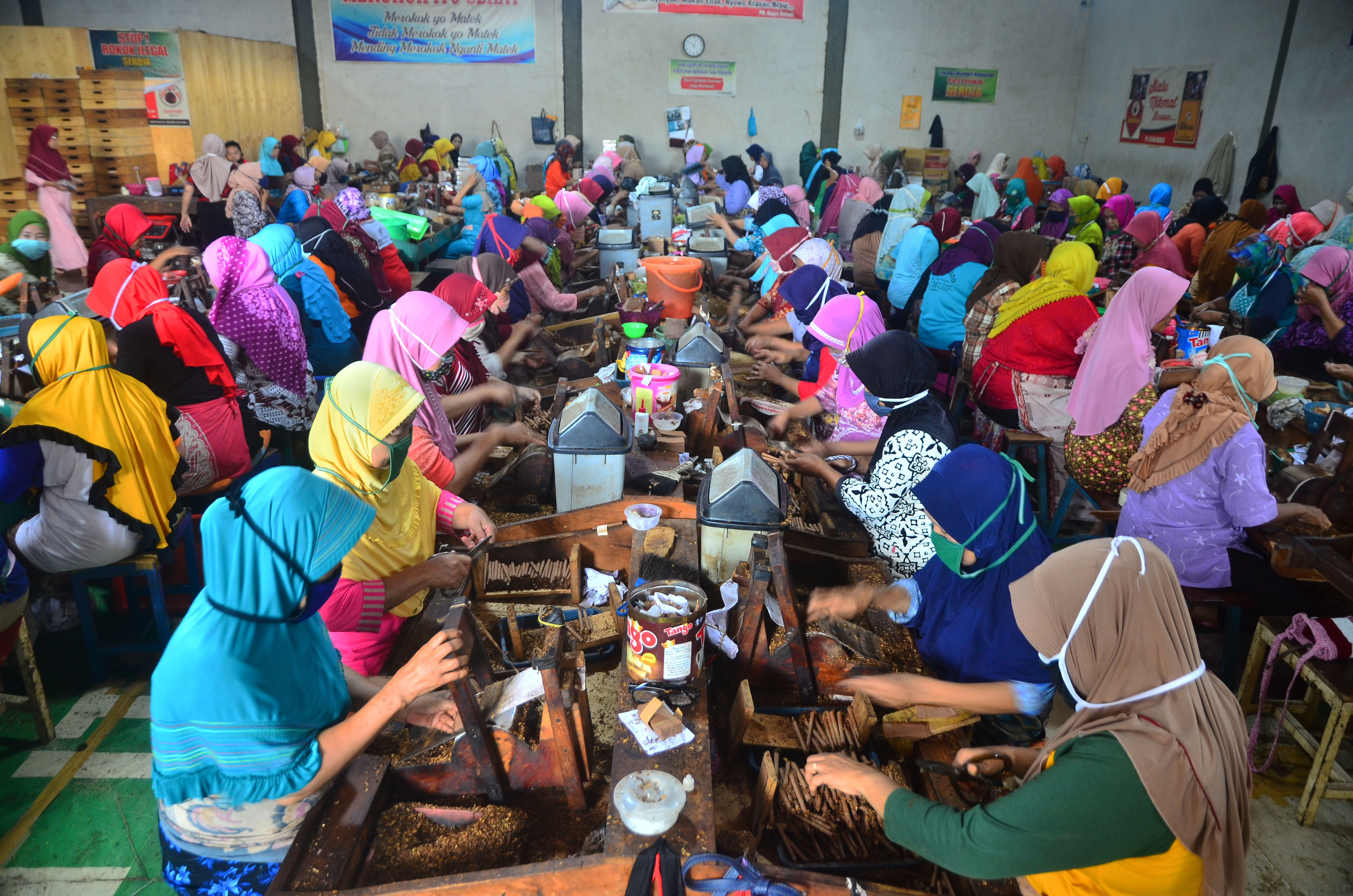 Cukai Rokok SKT tak Jadi Naik, Pekerja Terlepas dari Bayangan PHK
