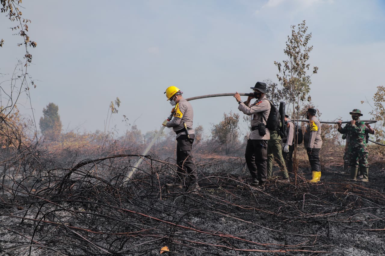  Polda Riau terus melakukan upaya pemadaman karhutla di wilayah hukum Riau