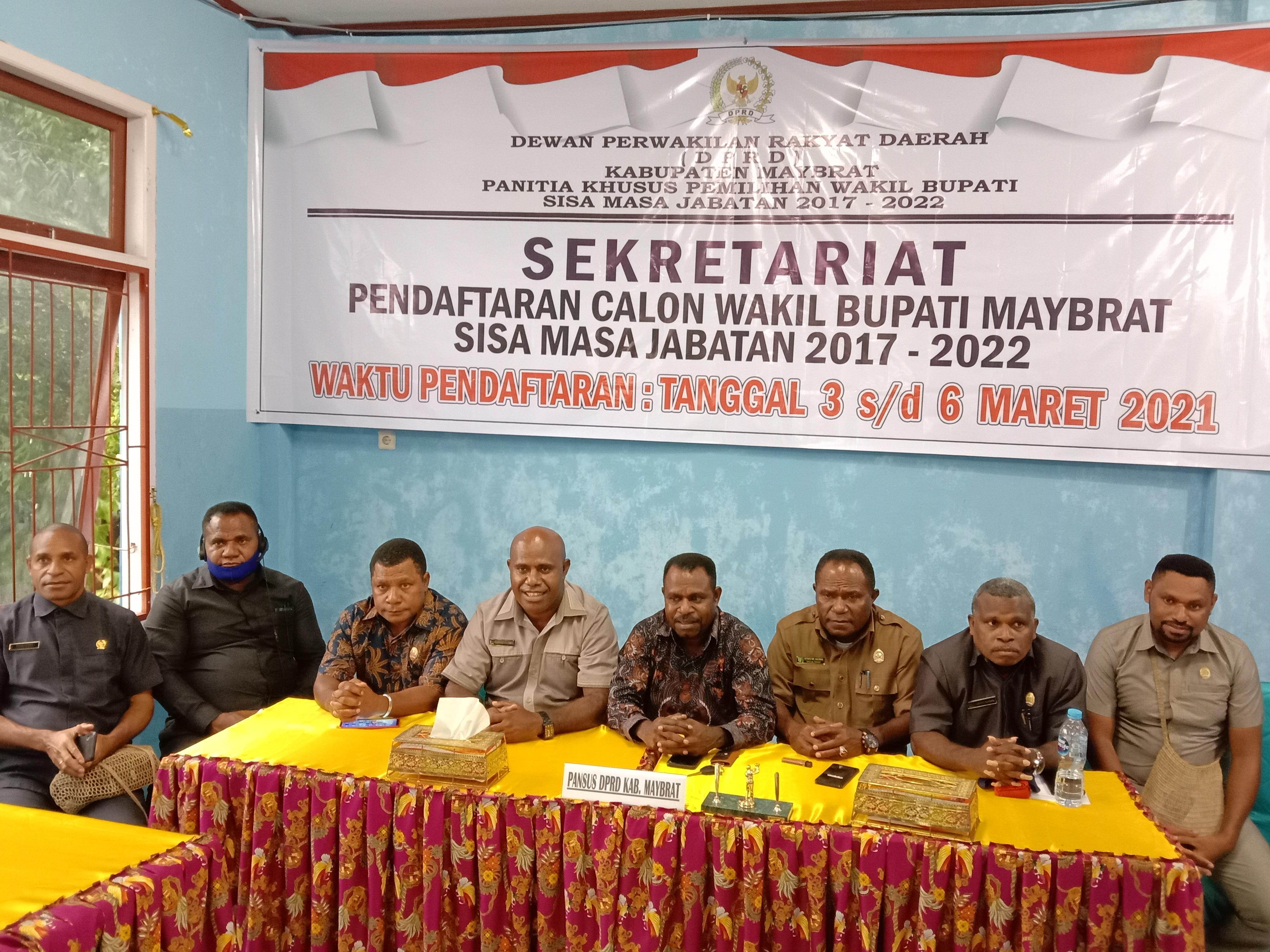 Kabupaten Maybrat, Papua Barat terancam tidak memiliki wakil bupati karena beda kepentingan politik partai pengusung.