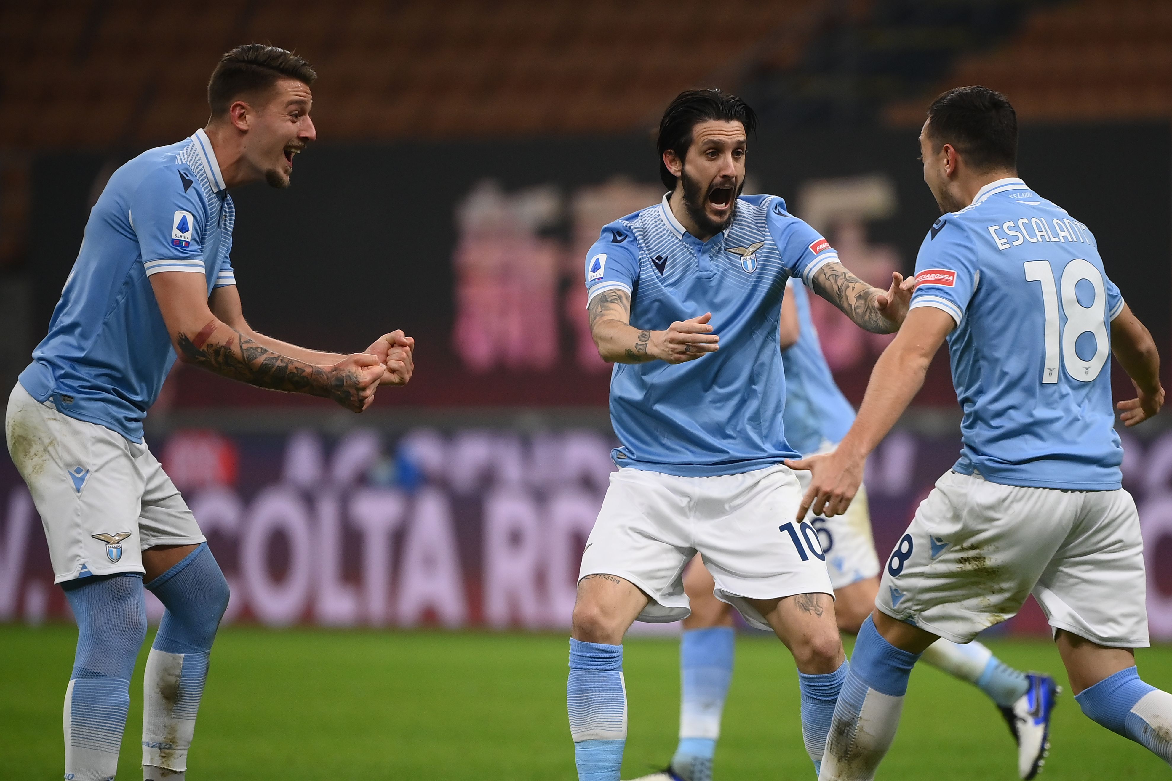 Pemain Lazio melalukan selebrasi usai mencetak gol ke gawang lawan.