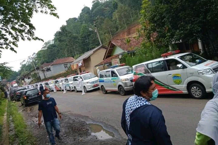 Sebanyak 15 ambulans menjemput 47 orang terkonfirmasi positif covid-19 di Kabupaten Tasikmalaya.