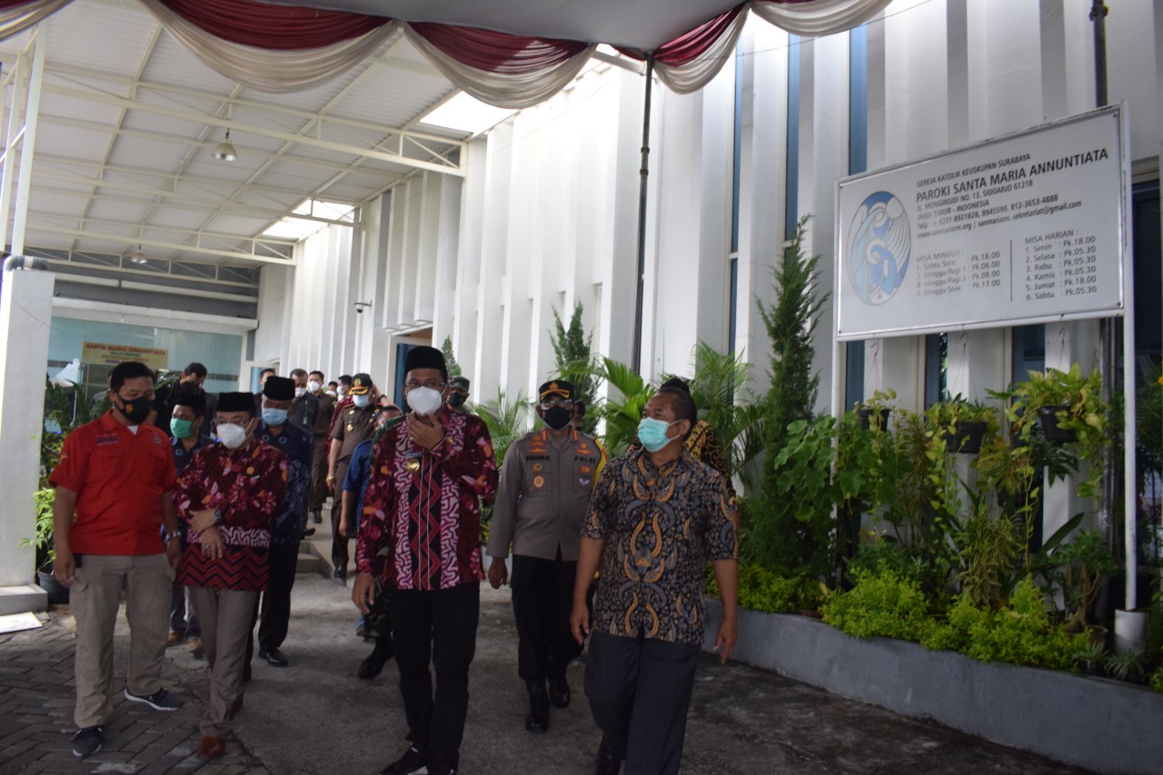 Bupati Sidoarjo Ahmad Muhdlor Ali meninjau kesiapsiagaan keamanan jelang Paskah, Selasa (30/3/2021)