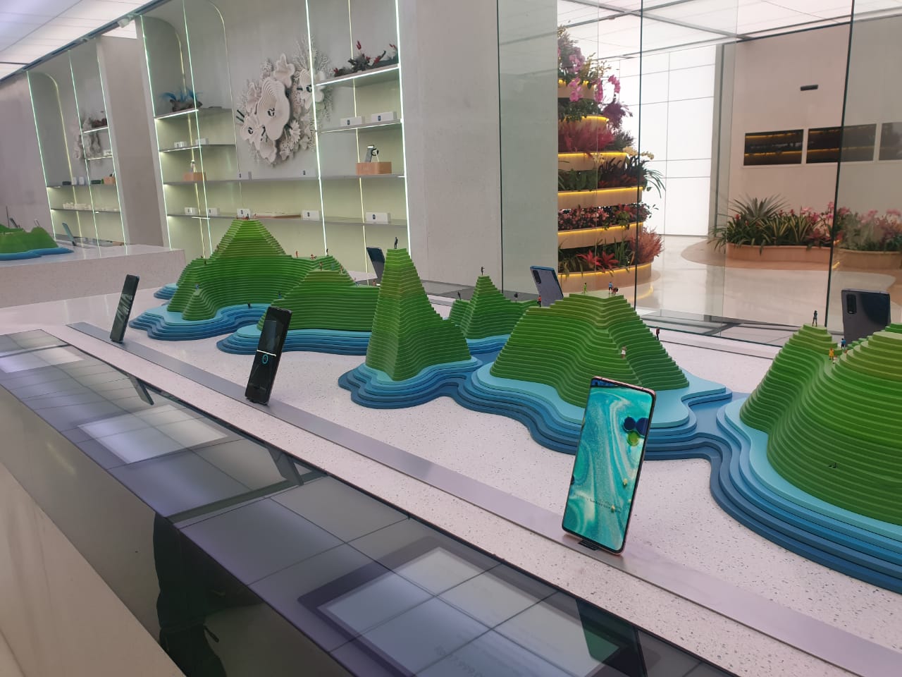 Galeri OPPO terbaru hadir lantai 2 Plaza Indonesia, Jakarta.